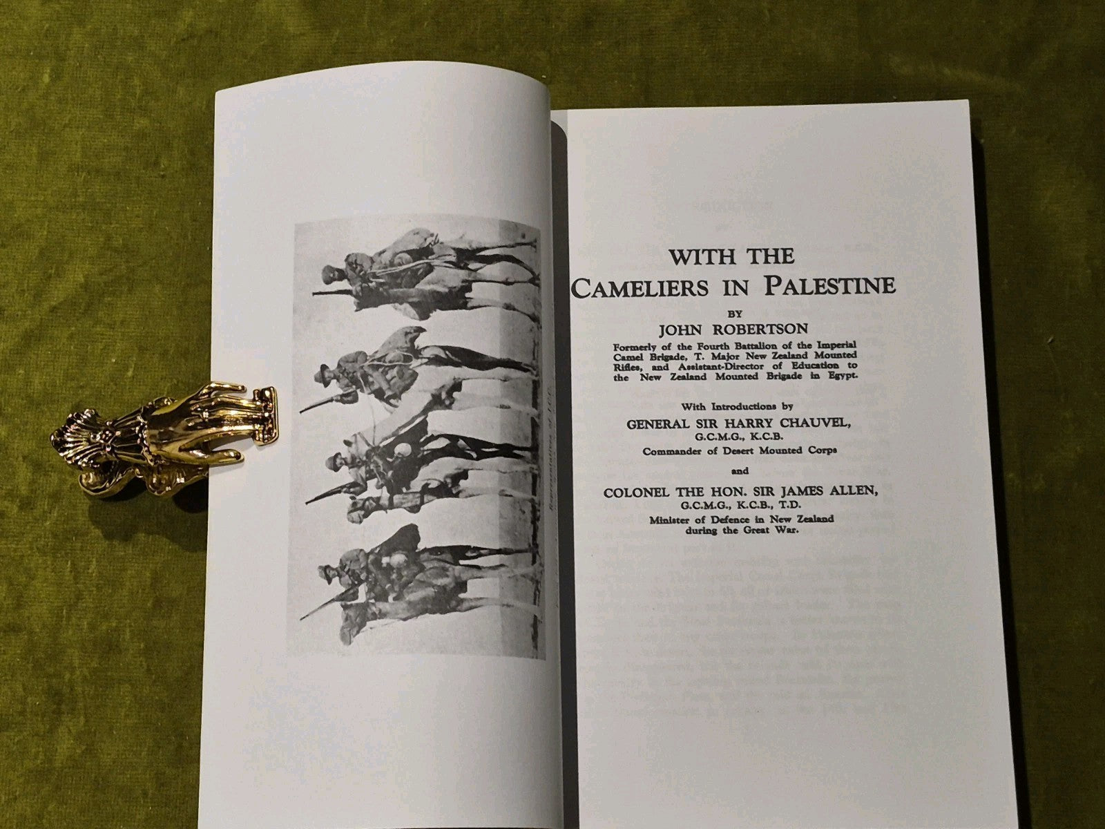 J. Robertson - With the Cameliers in Palestine - New paperback or soft - X555z3