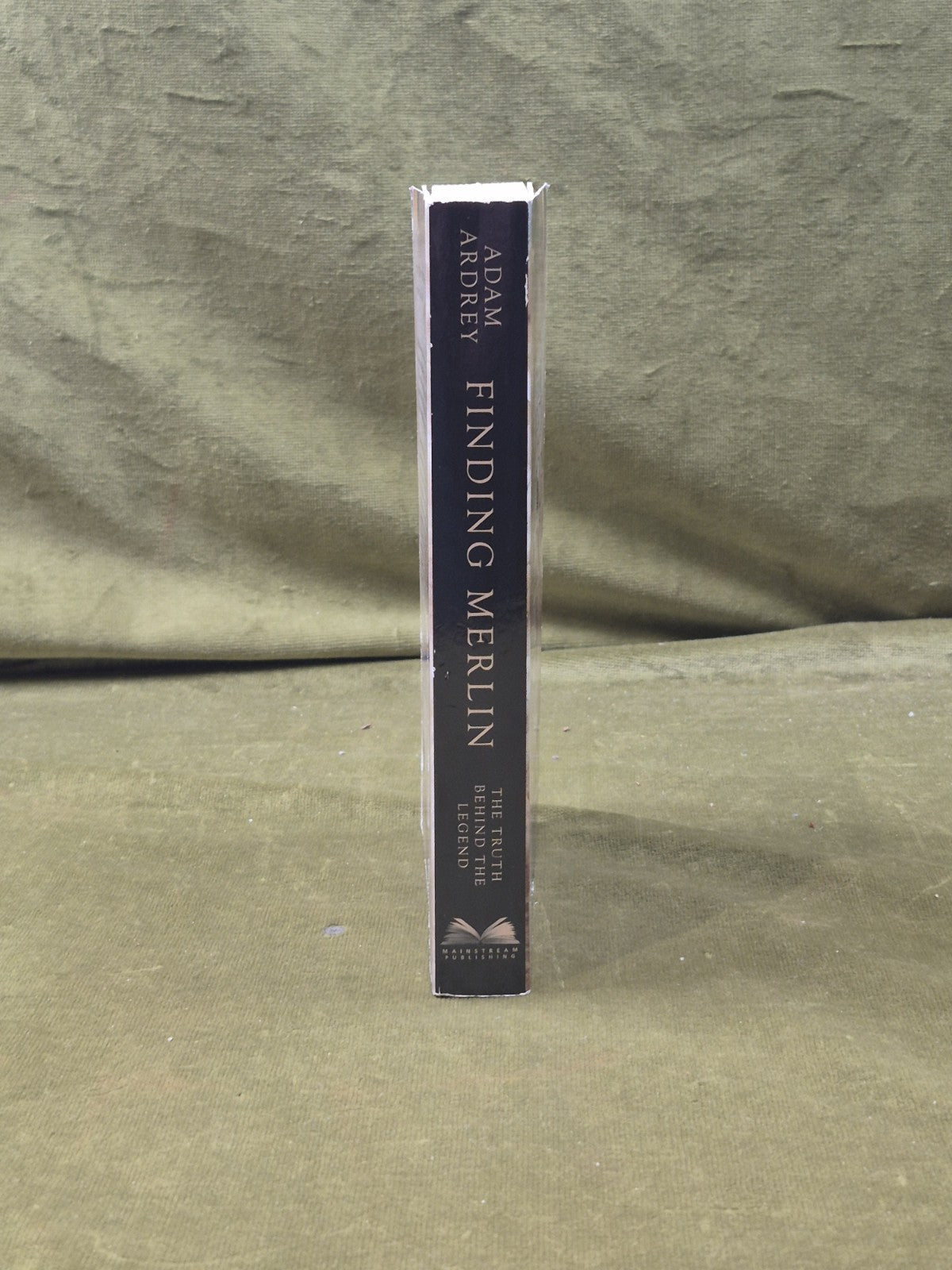 Finding Merlin: The Truth Behind the Legend by Adam Ardrey - Mainstream 20122