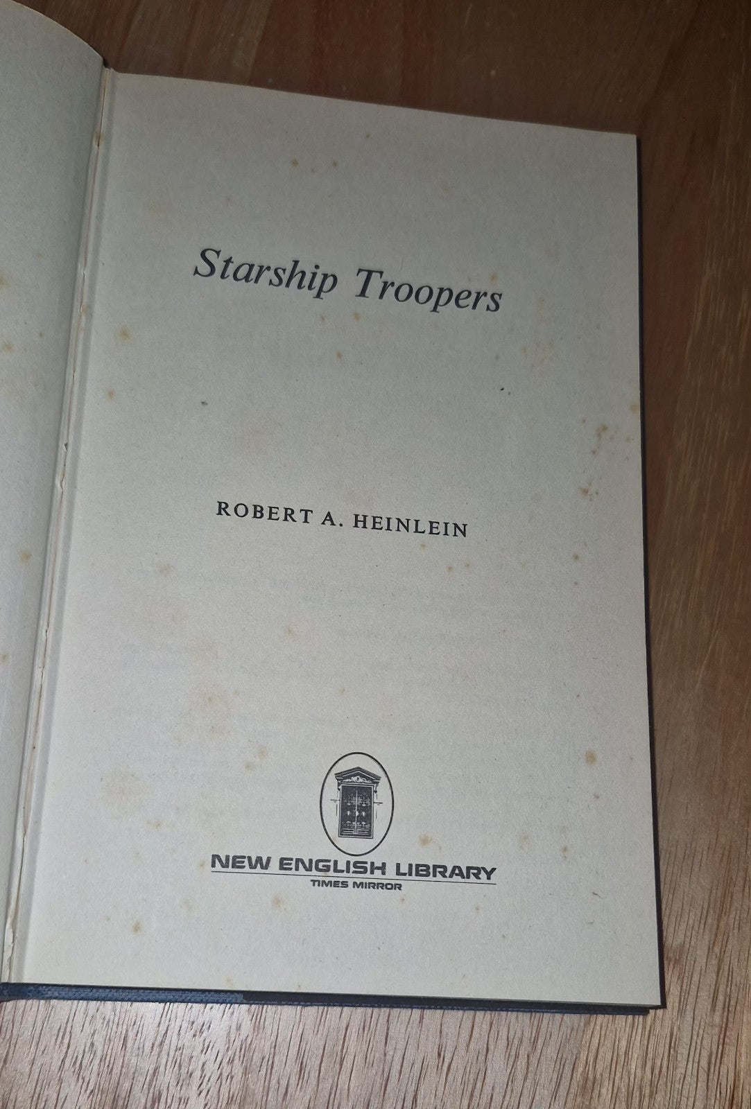 Starship Troopers by Robert A. Heinlein 1st UK Hardback Edition 1975. Dustjacket14