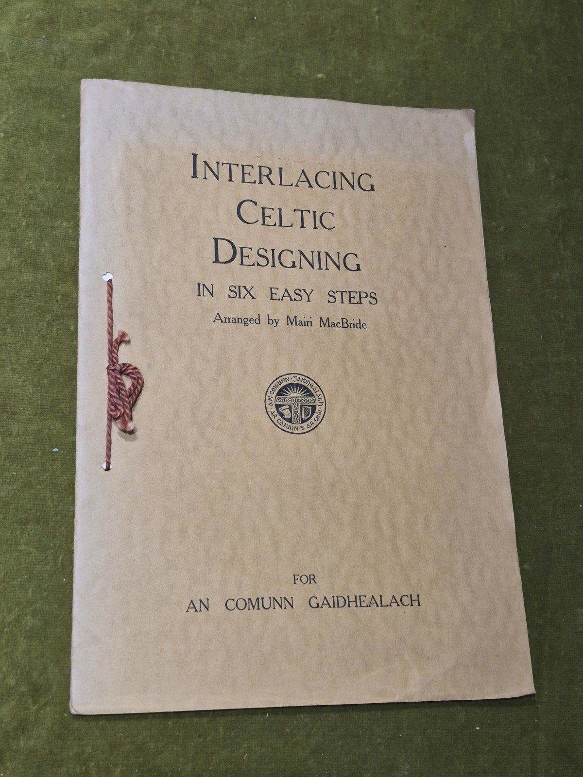 Interlacing Celtic Designing in Six Easy Steps Mairi MacBride Comunn Gaidhealach0