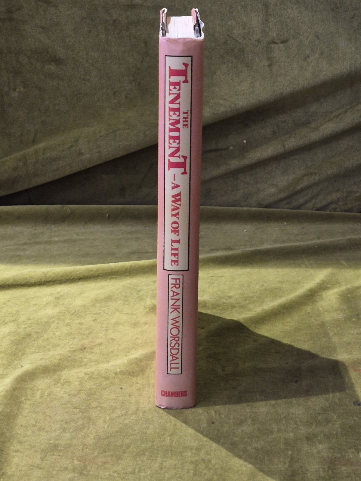 The Tenement - A Way Of Life - Frank Worsdall  1st Edition 1979 Chambers2