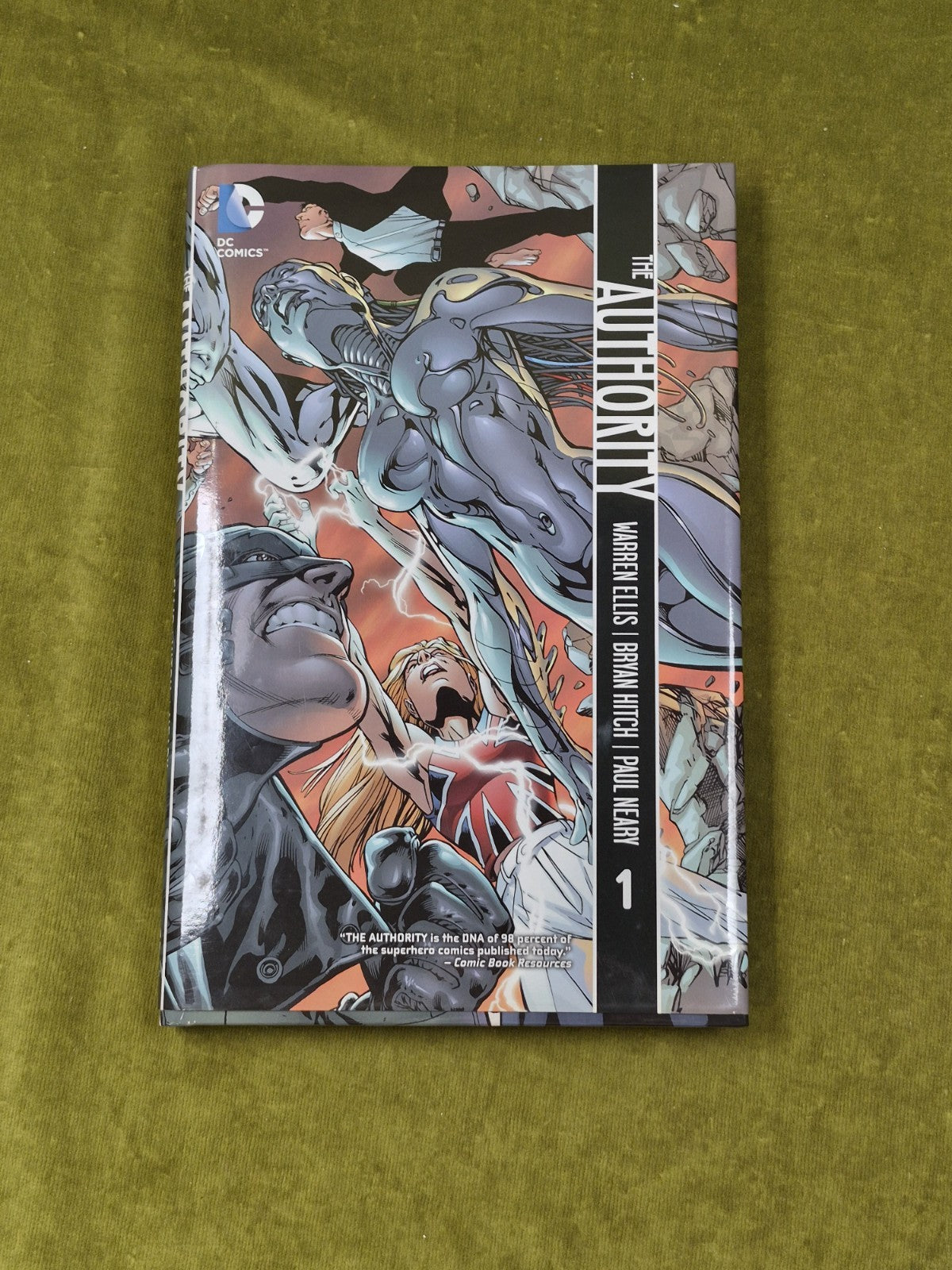 The Authority Volume 1 Warren Ellis Bryan Hitch Paul Neary 2013 HB DJ0