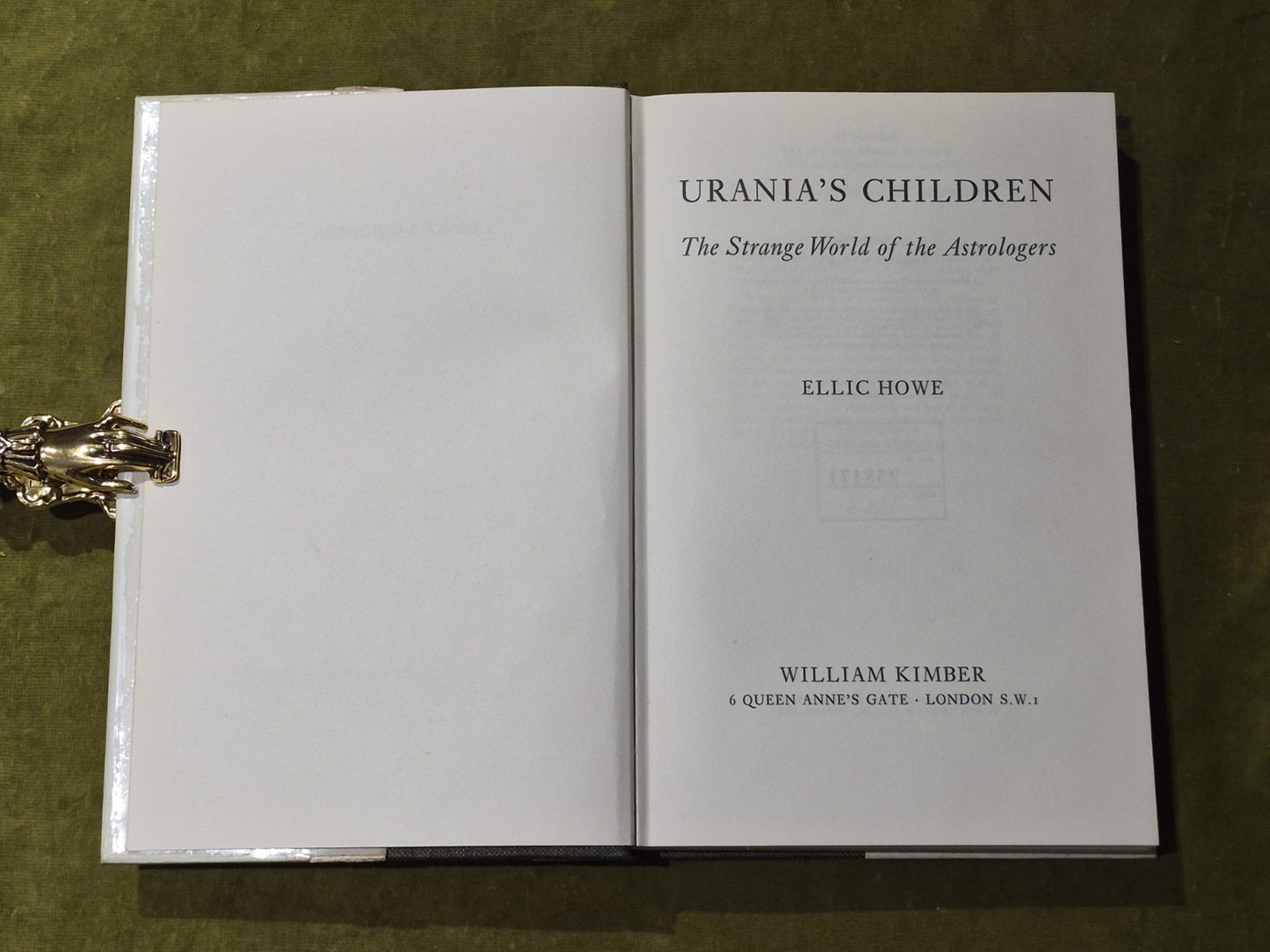 Urania’s Children: The Strange World of the Astrologers. Ellie Howe. 1967 1st Ed5