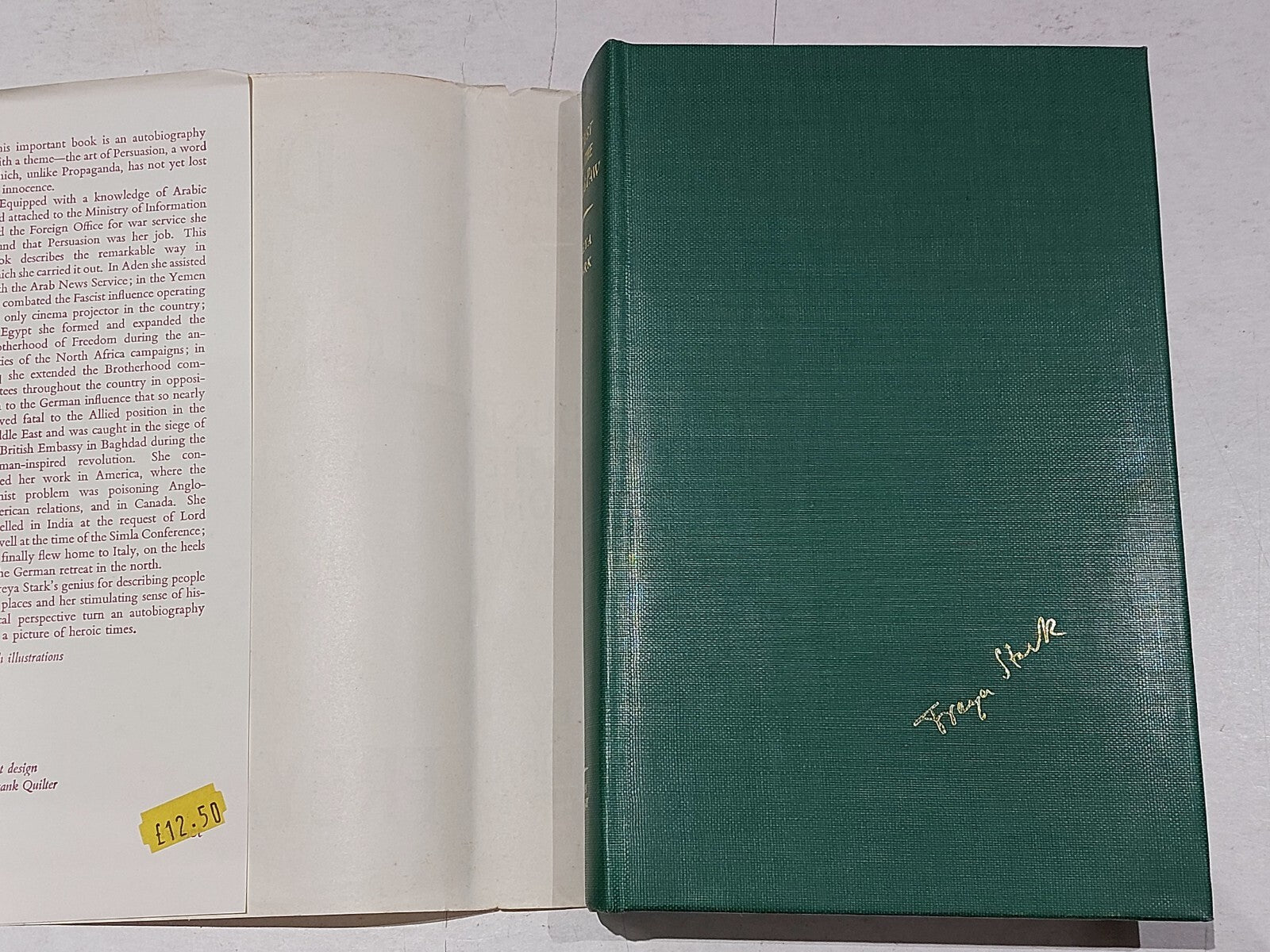Dust in the Lion's Paw: Autobiography, 1939-46. Freya Stark - 19623
