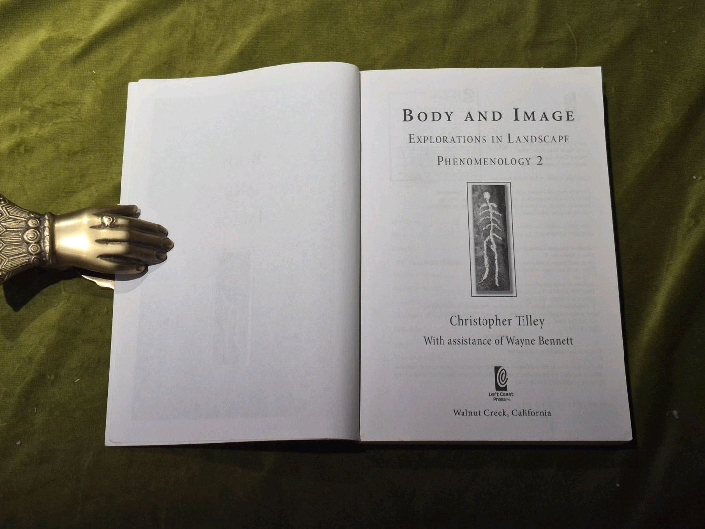 Body and Image Explorations in Landscape Phenomenology 2  Christopher Tilley3
