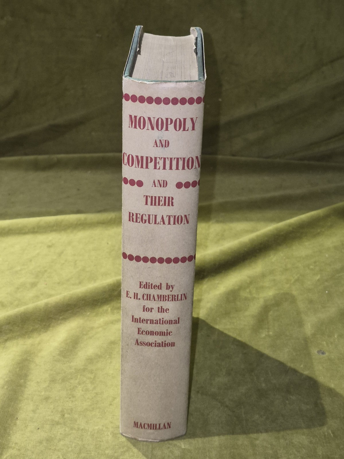 Monopoly & Competition & Their Regulation - Chamberlin 1st 1954 HB DJ2