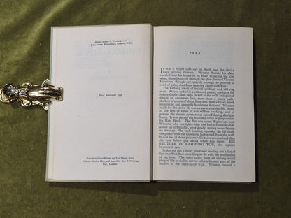 Nineteen Eighty-Four George Orwell , Secker & Warburg London 1st 1949 HB5