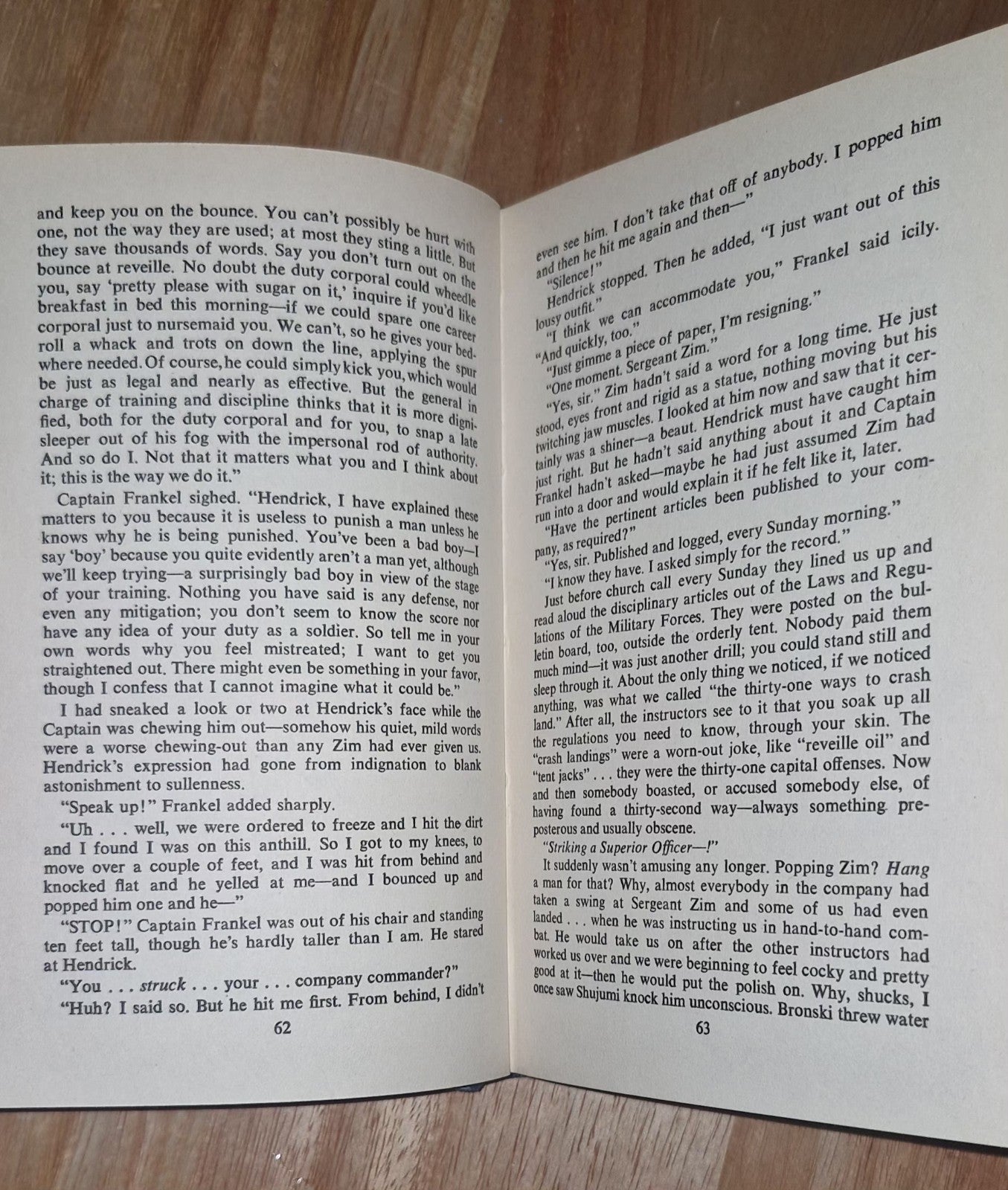 Starship Troopers by Robert A. Heinlein 1st UK Hardback Edition 1975. Dustjacket18