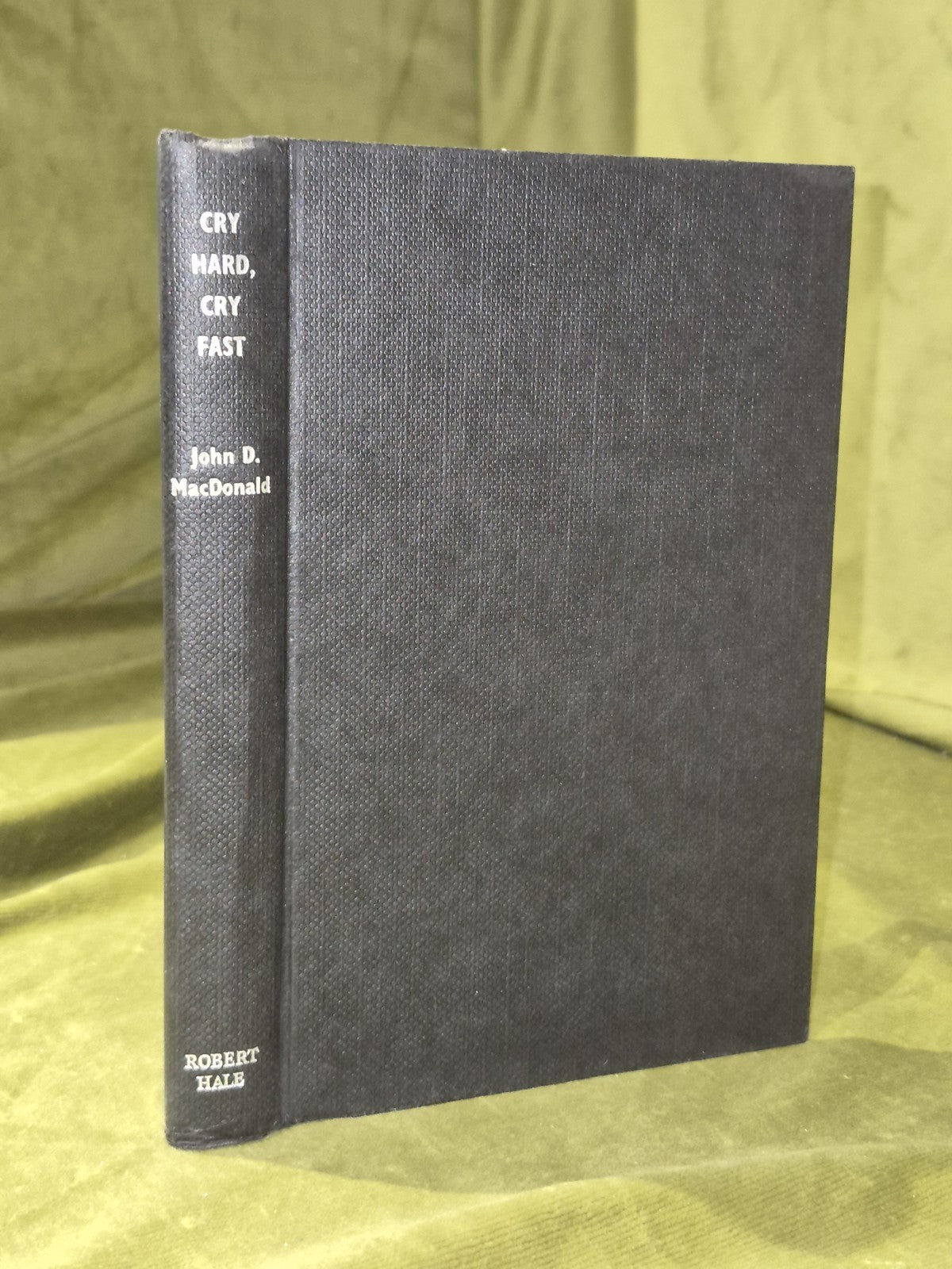 MacDonald, John D.  (1969 First UK Edition Hardback) Cry Hard, Cry Fast2