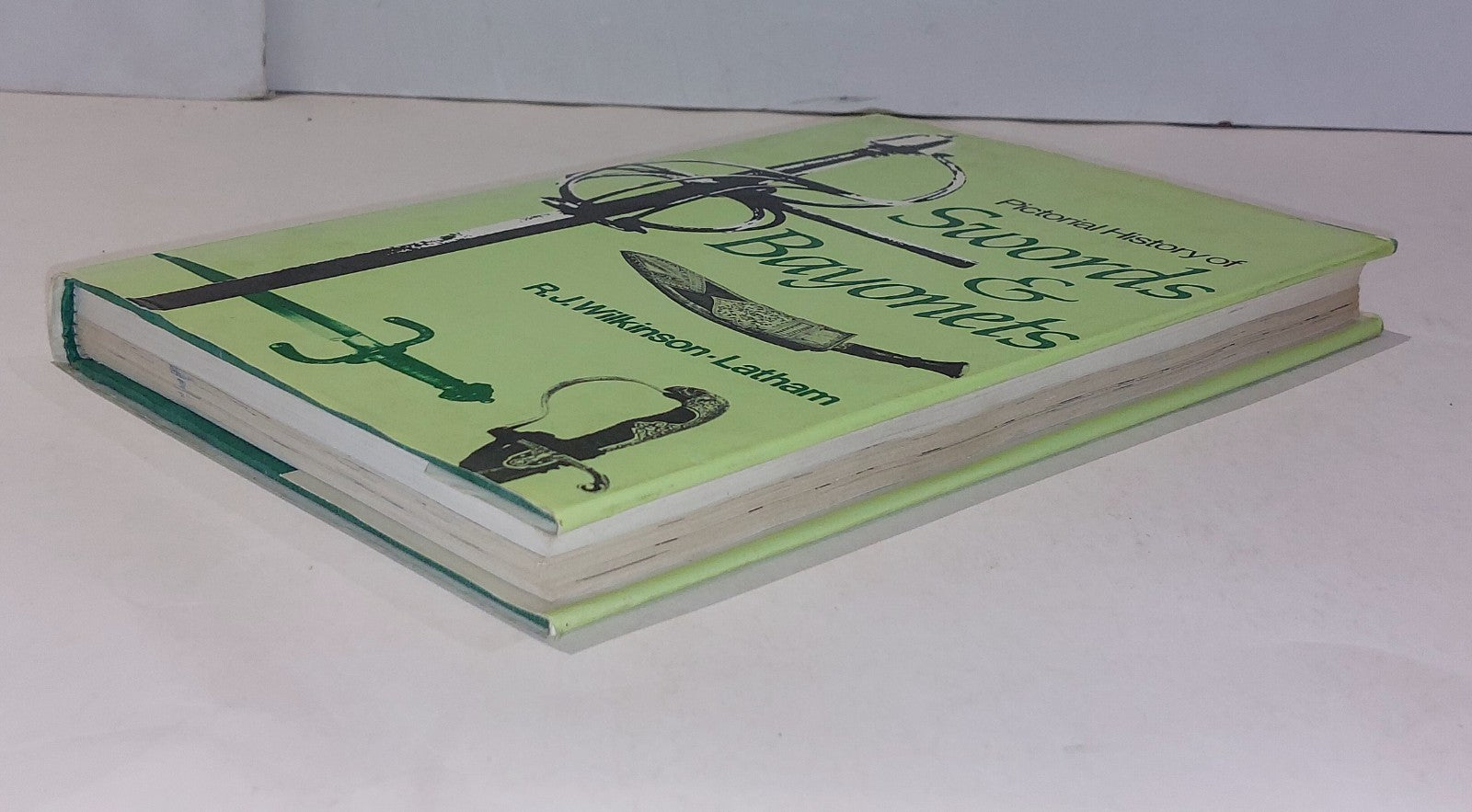 Pictorial History of Swords & Bayonets By Wilkinson-Latham (1973) Hb Book7