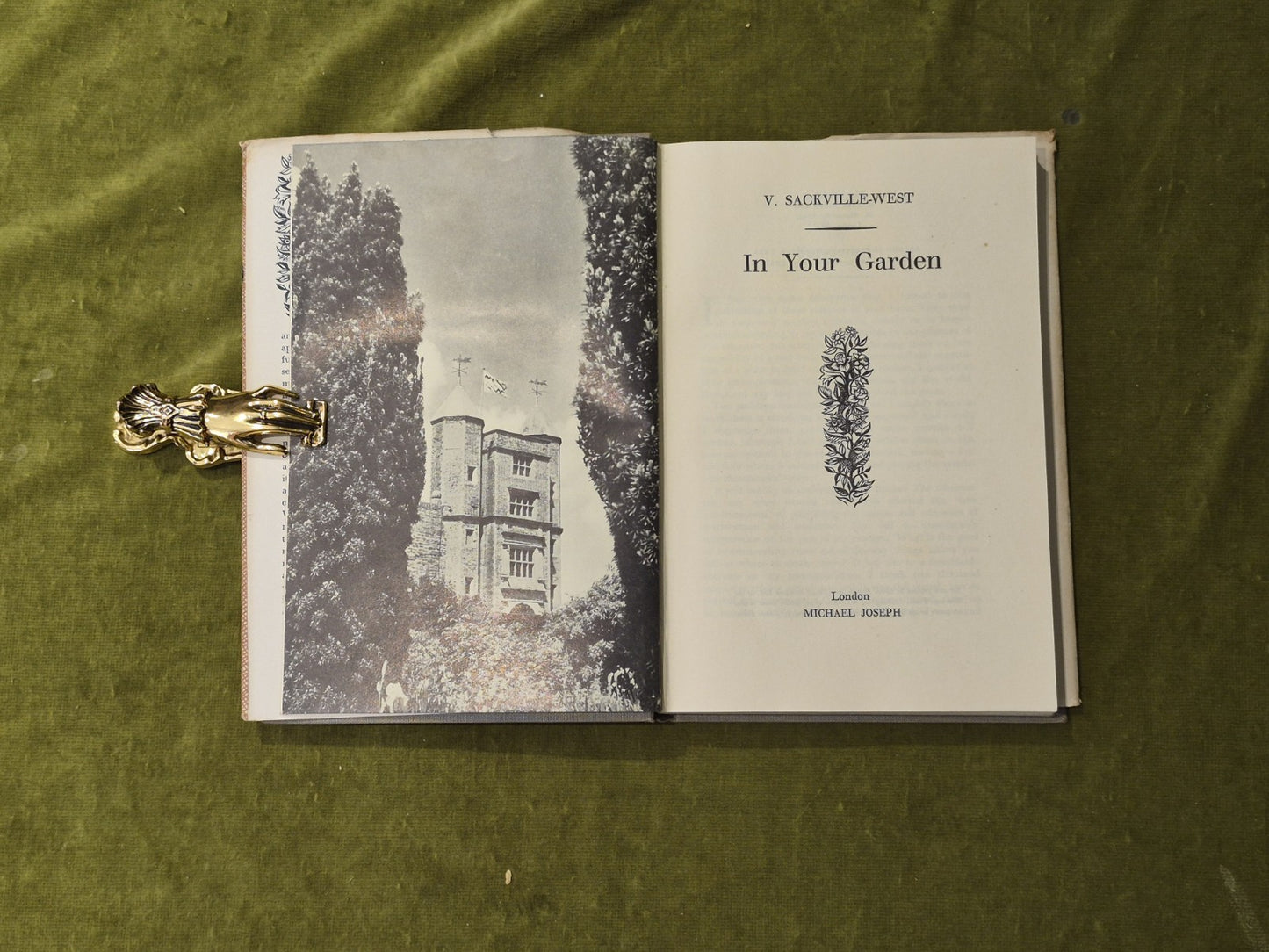 In Your Garden By Vita Sackville-West 1951, 1st/2nd HB DJ6