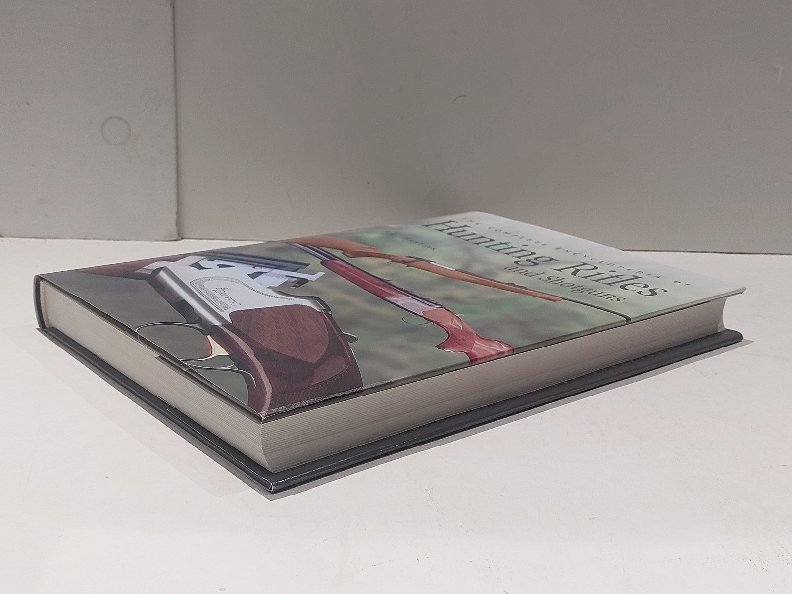 The Complete Encyclopedia of Hunting Rifles and Shotguns  A E Hartink (2006) Hb5