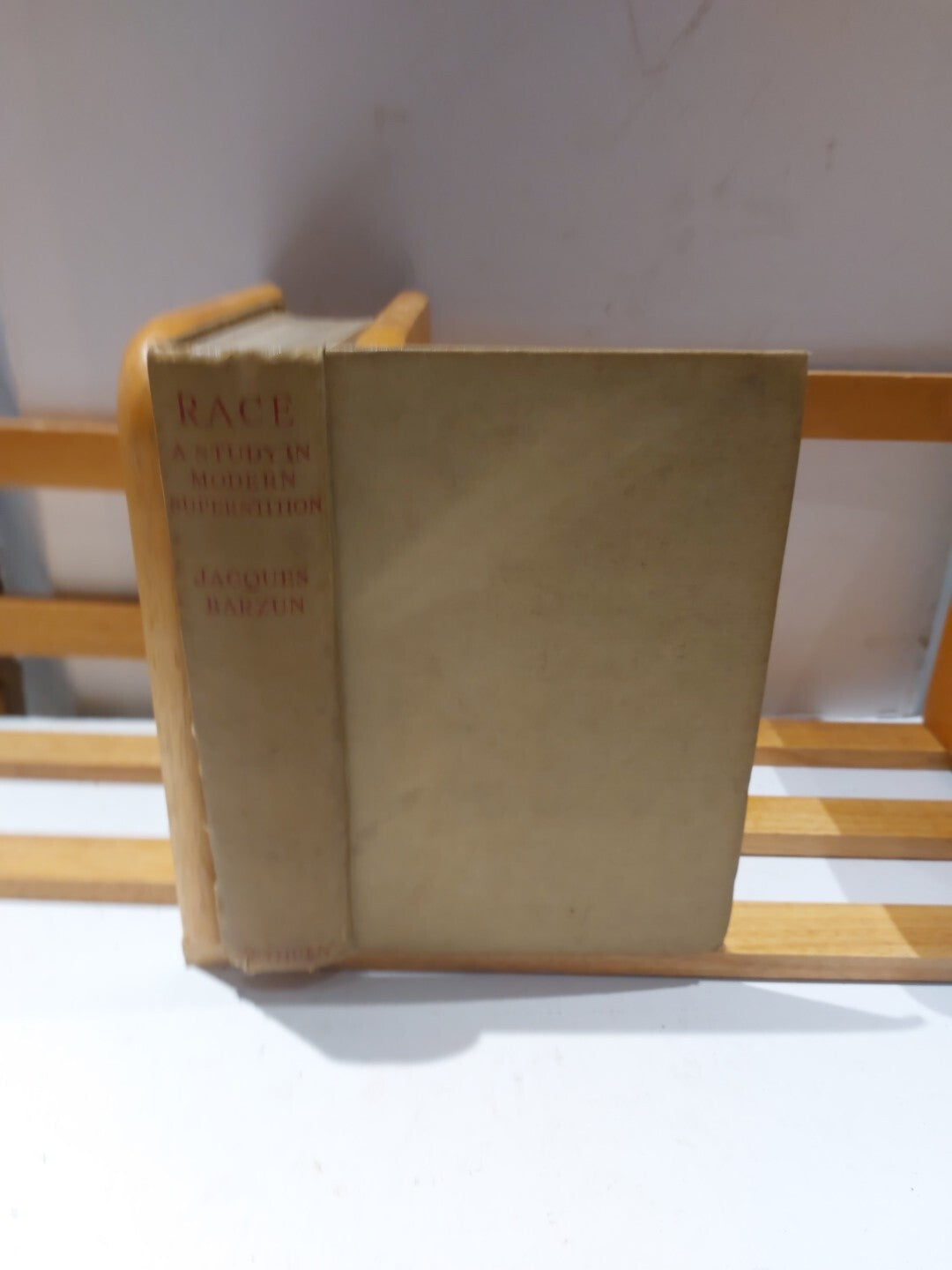 Race - a study in modern superstition,  Jacques Barzun, Methven (1938)0