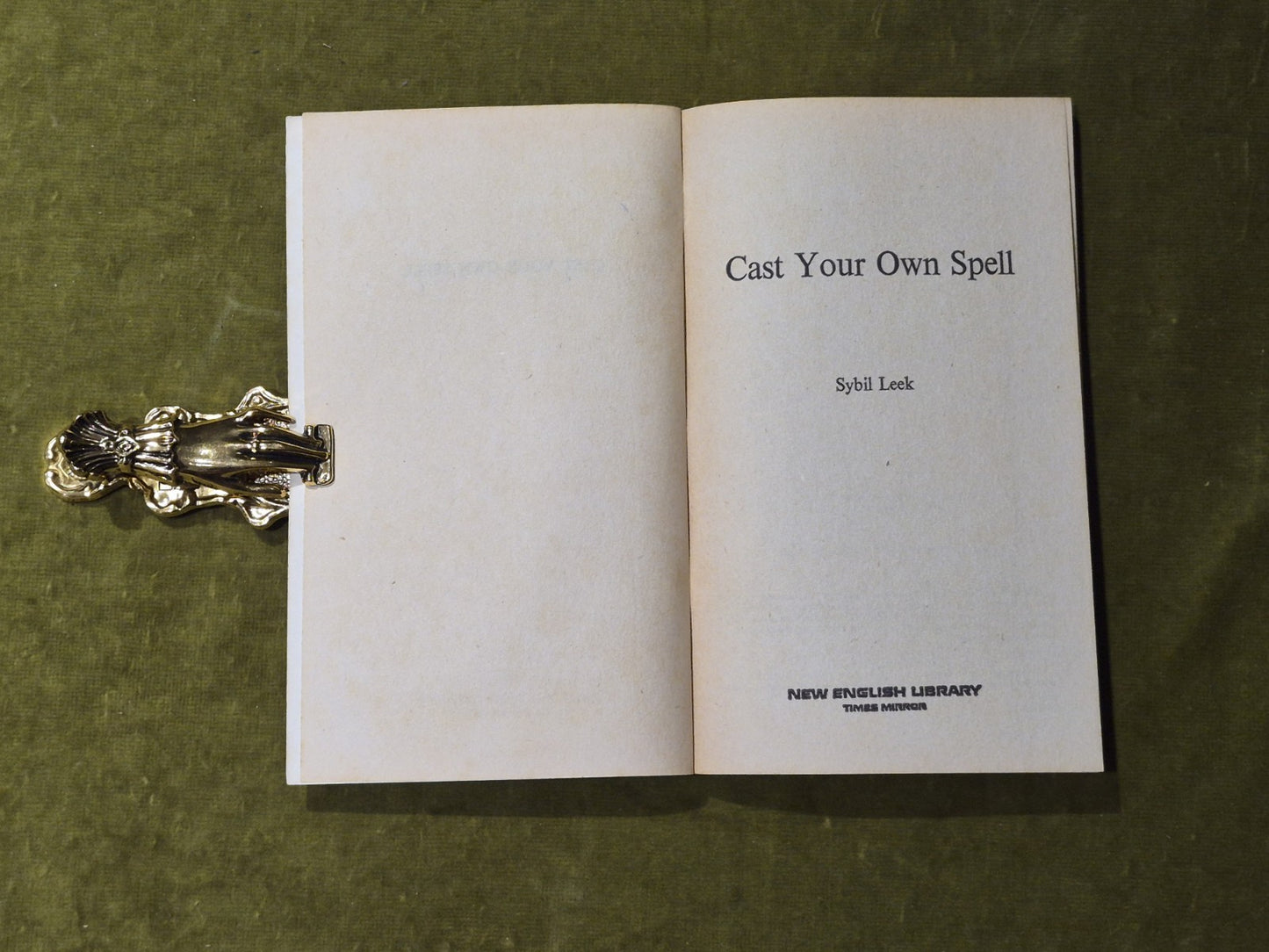 Cast Your Own Spell by Sybil Leek 1970 New English Library Paperback5