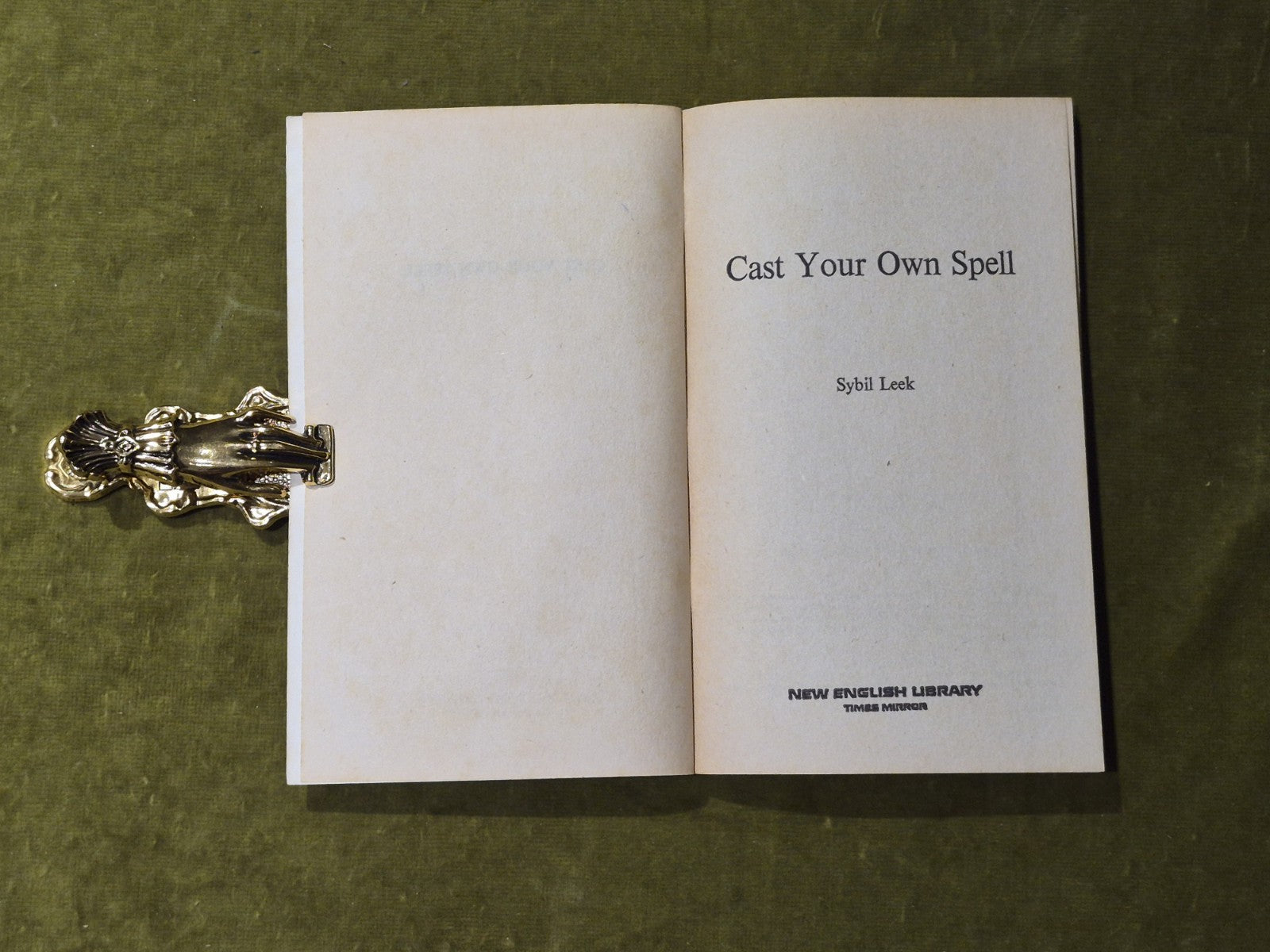 Cast Your Own Spell by Sybil Leek 1970 New English Library Paperback5