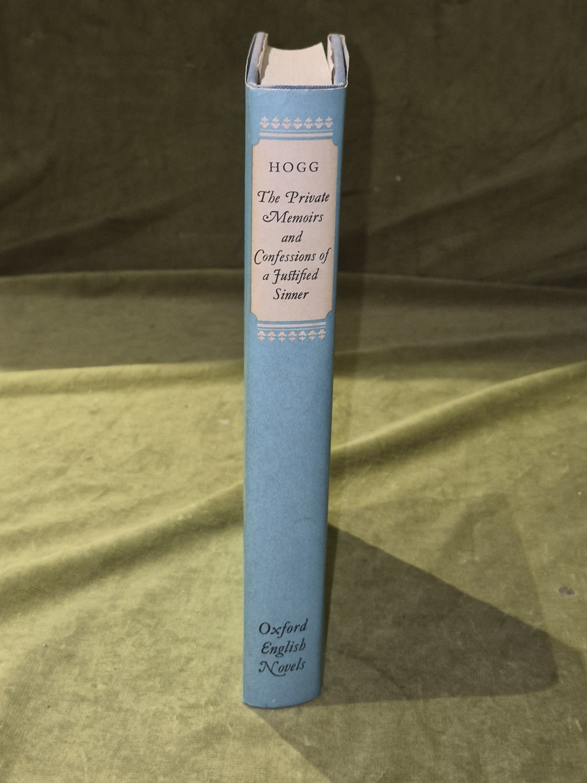 The Private Memoirs and Confessions of a Justified Sinner - James Hogg Oxford DJ2