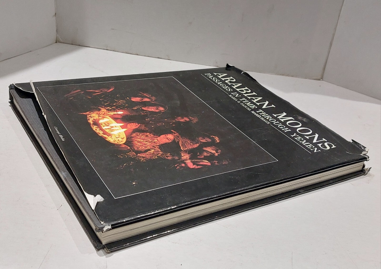 Arabian Moons - Passages in Time Through Yemen.  Maria & Pascal Maréchaux. HB4
