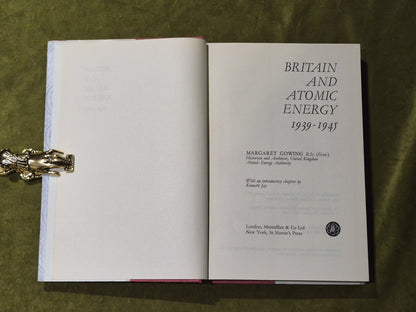 Britain And Atomic Energy 1939-1945 - Margaret Gowing 1964 1st HB DJ4