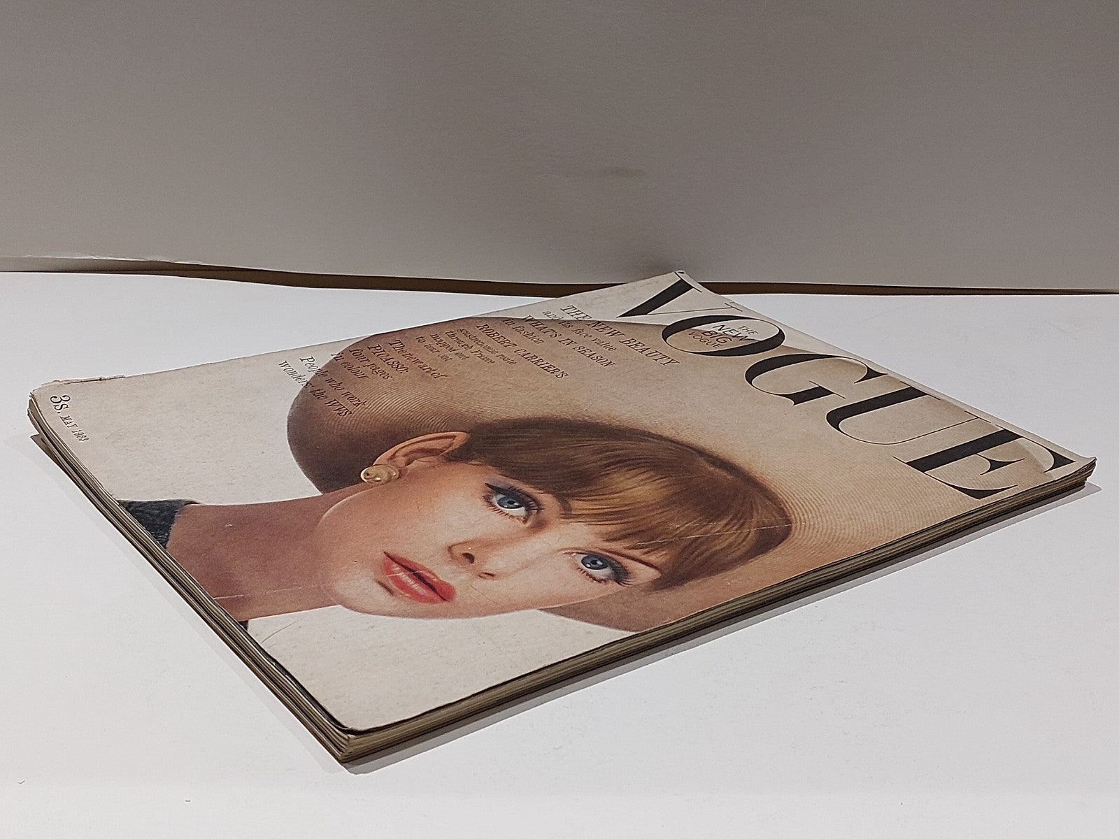 VOGUE Magazine: May 1963  Jean Shrimpton 10