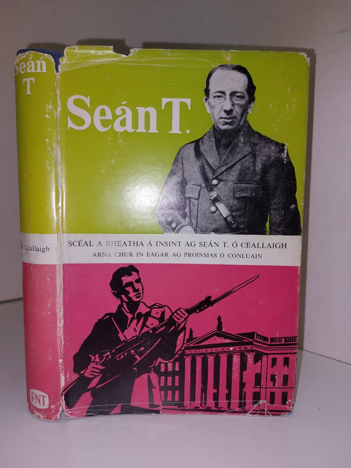 Seán T. Scéal a bheatha á insint ag Seán T. 1st Ed, HB DJ Ó Conluain, Proinsias0