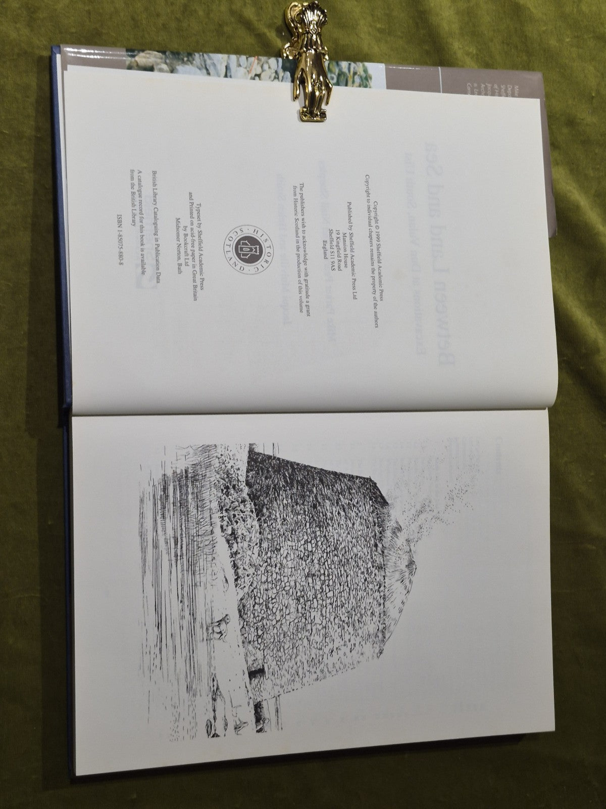 Between Land and Sea - Excavations at Dun Vulan, South Uist HBDJ4