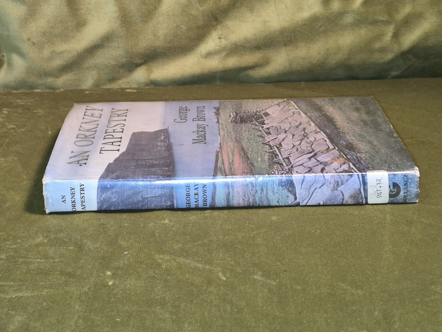 An Orkney Tapestry - George Mackay Brown - Victor Gollancz - 1969 Hb/Dj1