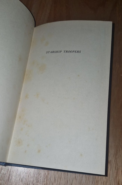 Starship Troopers by Robert A. Heinlein 1st UK Hardback Edition 1975. Dustjacket12