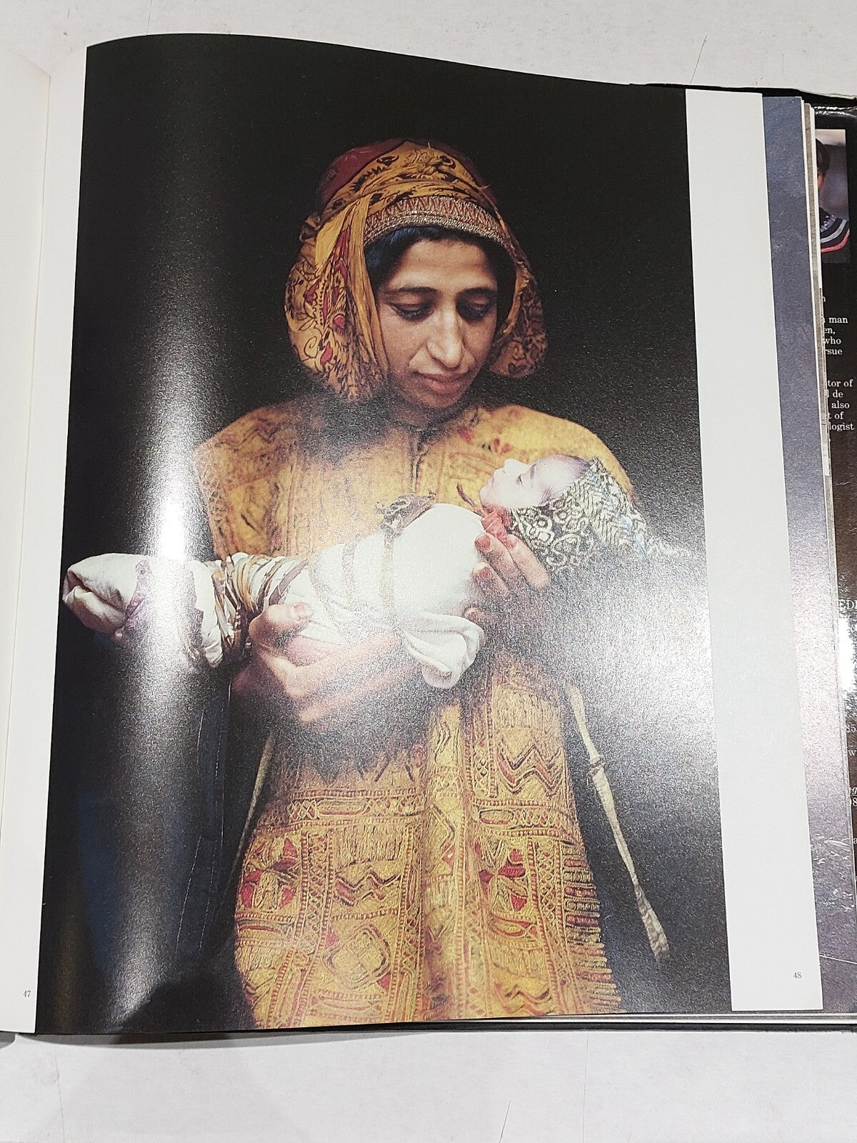 Arabian Moons - Passages in Time Through Yemen.  Maria & Pascal Maréchaux. HB3