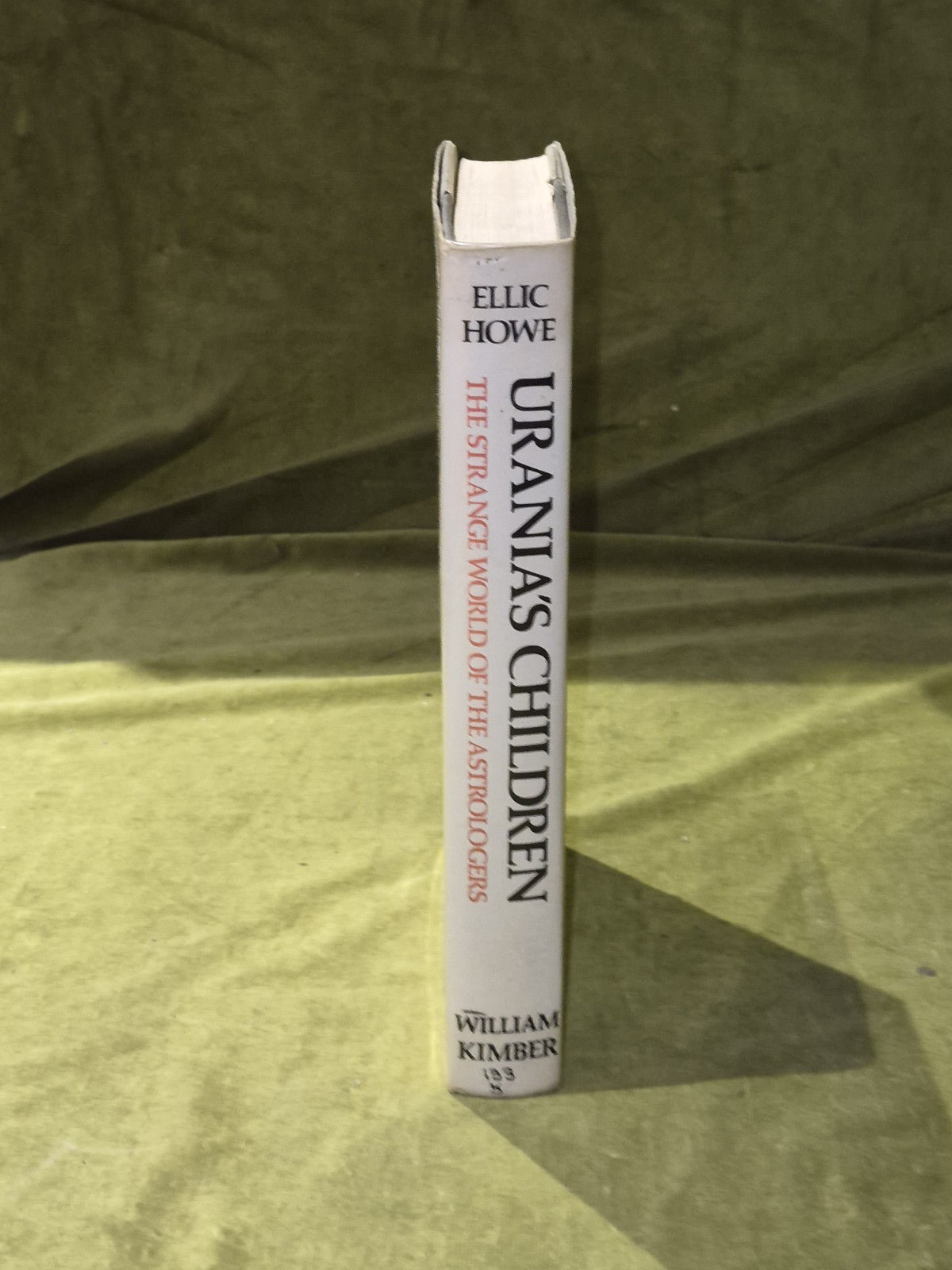 Urania’s Children: The Strange World of the Astrologers. Ellie Howe. 1967 1st Ed2