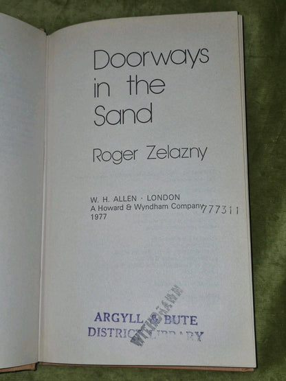 Doorways in the Sand Roger Zelazny 1977 First British Edition Ex-Library7