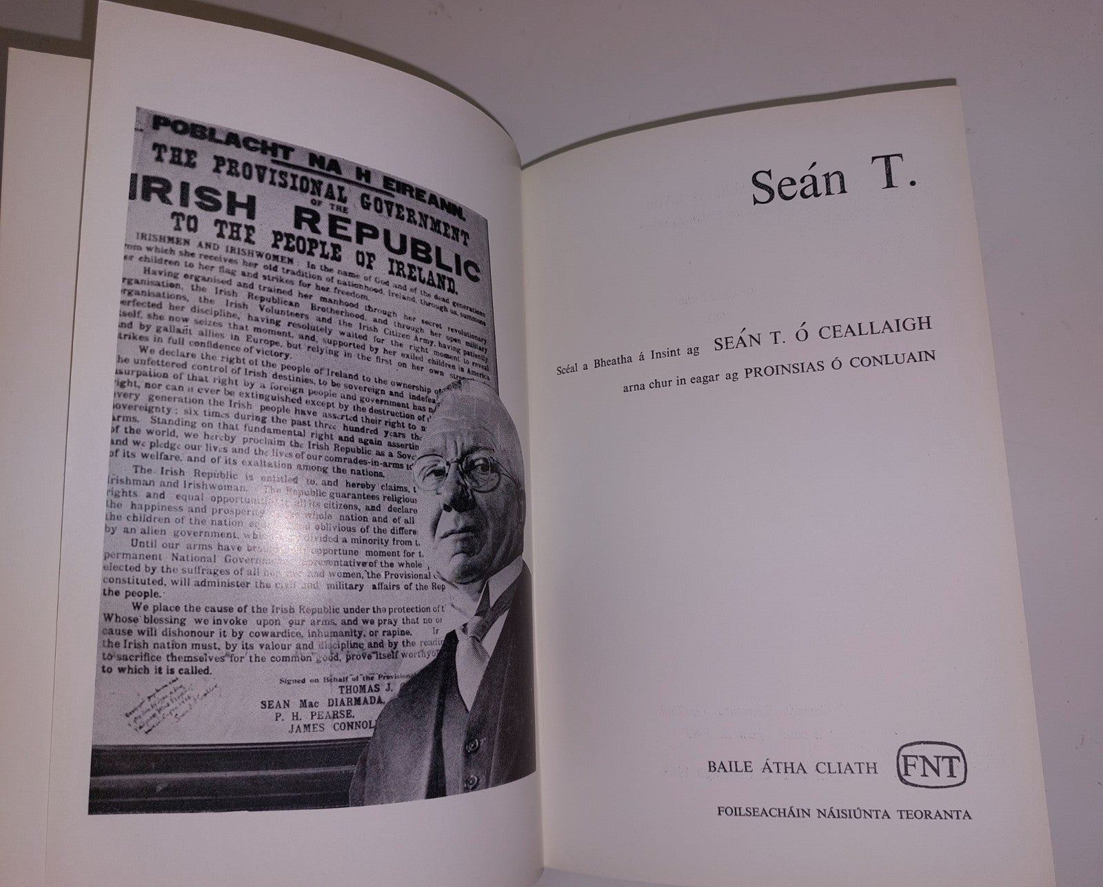 Seán T. Scéal a bheatha á insint ag Seán T. 1st Ed, HB DJ Ó Conluain, Proinsias5