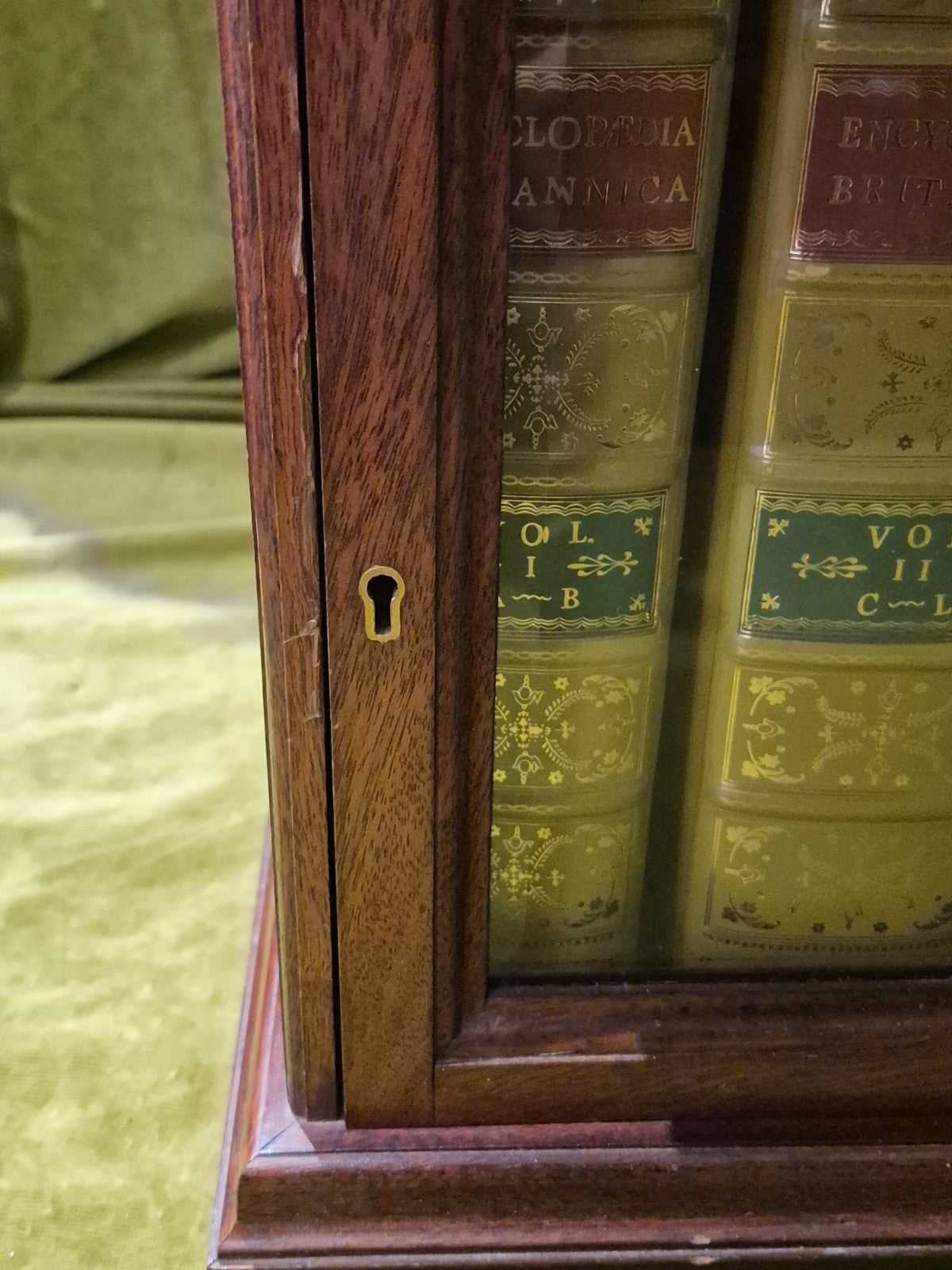 Encyclopedia Brittanica 1st Ed Facsimile in 3 Vols Leatherbound in Mahogany Case6