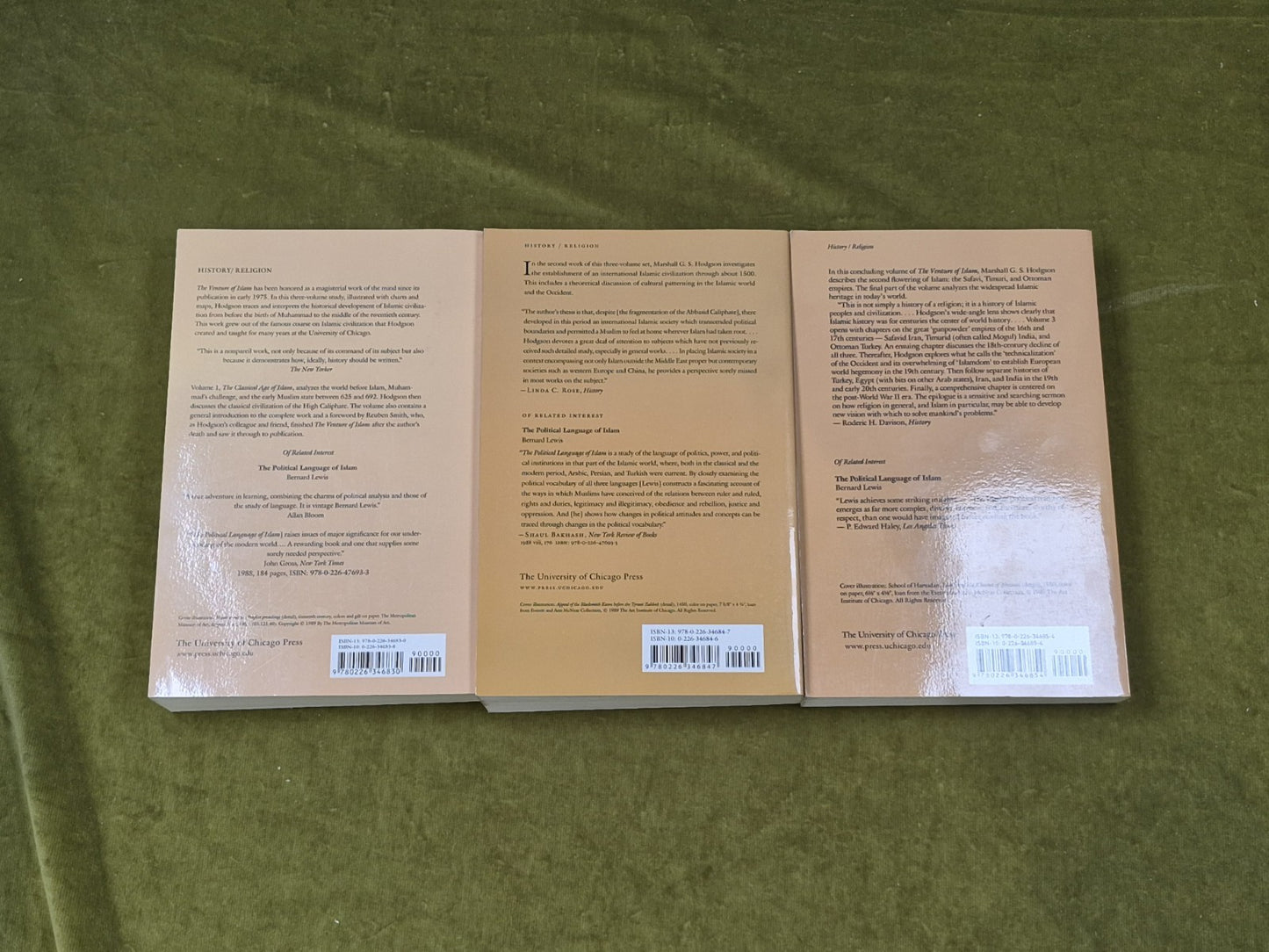 THE VENTURE OF ISLAM - Marshall G S Hodgson - Uni of Chicago 1977 - 3 vols PB1