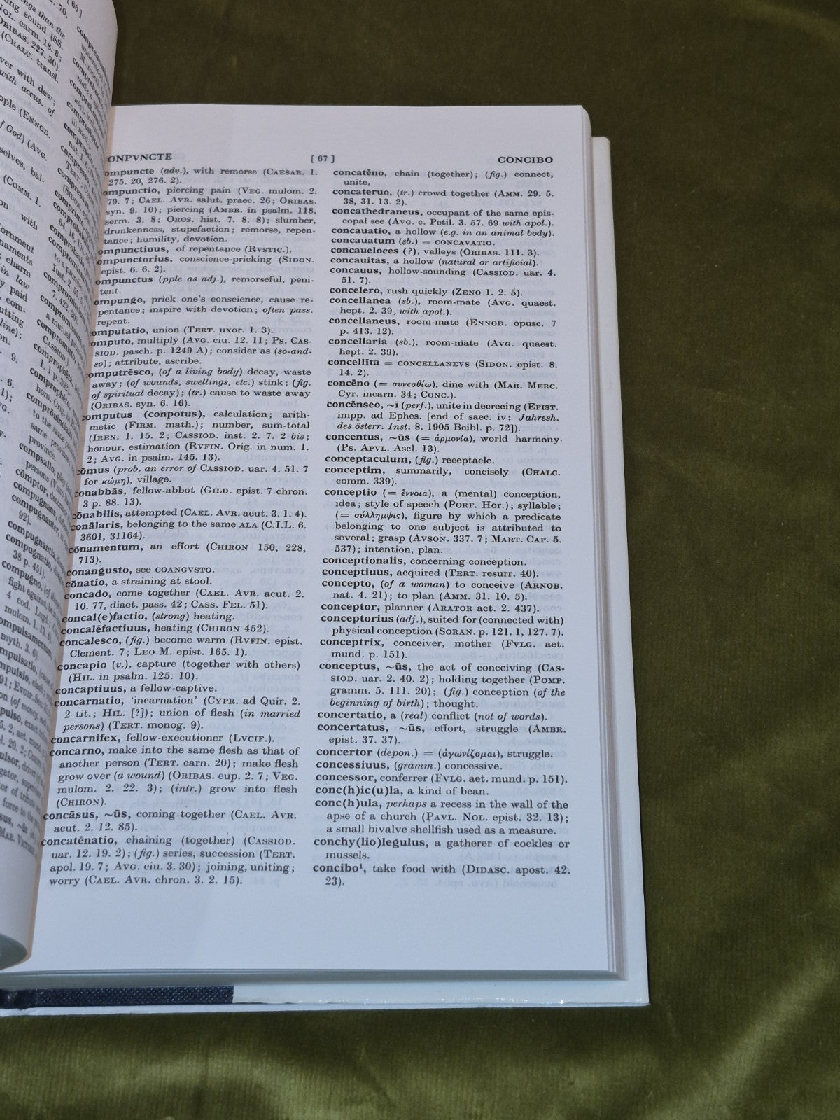 Glossary of Later Latin to 600 AD - Alexander Souter - Oxford Press - 1996 Hb/Dj6