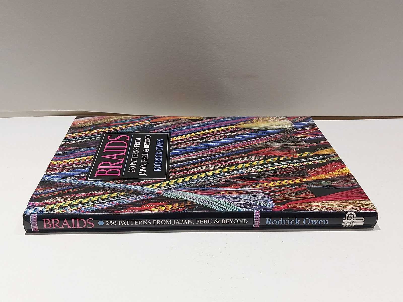 BRAIDS : 250 Patterns from Japan, Peru & Beyond By Roderick Owen 1995 SIGNED hb1