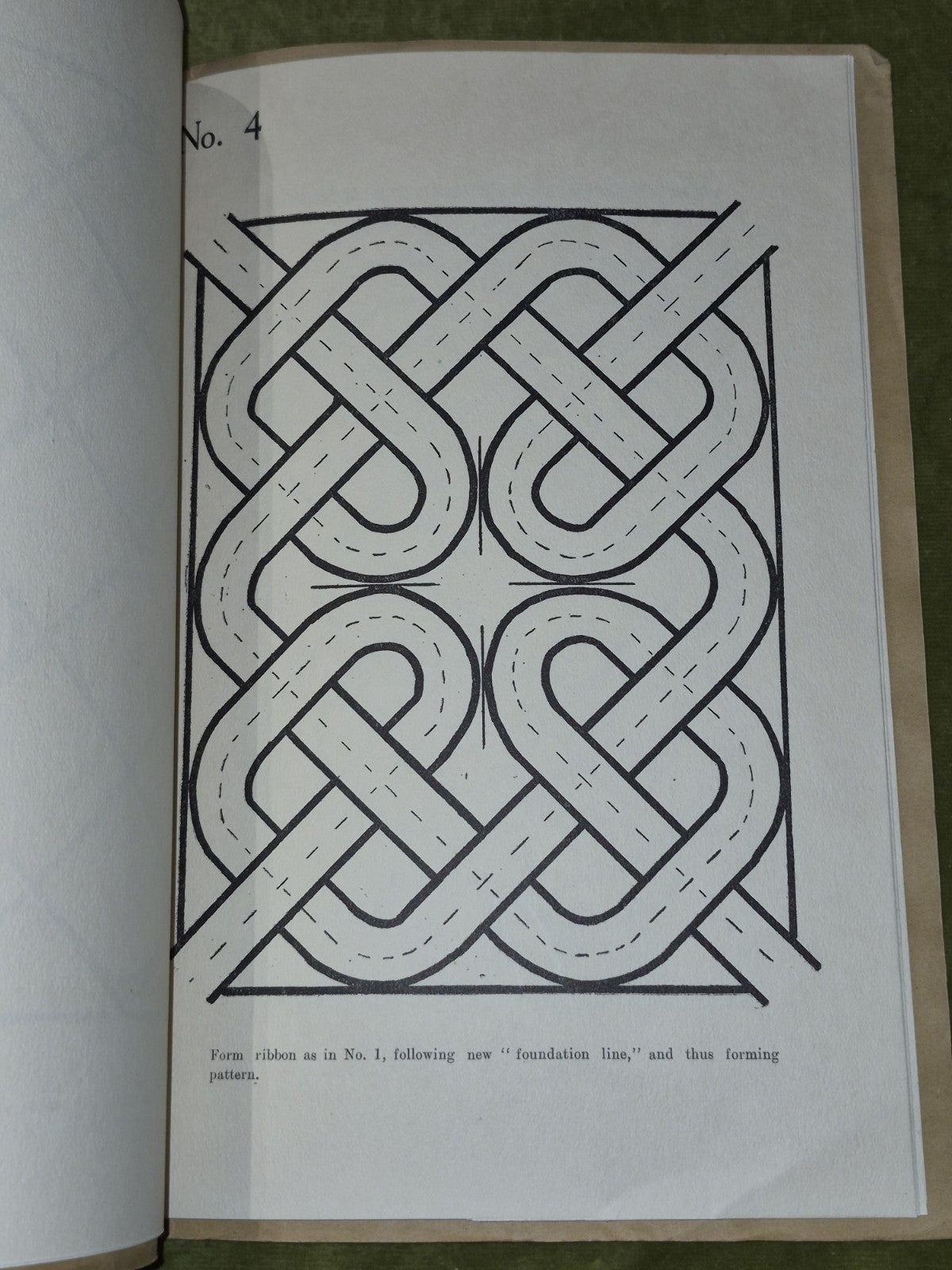 Interlacing Celtic Designing in Six Easy Steps Mairi MacBride Comunn Gaidhealach4