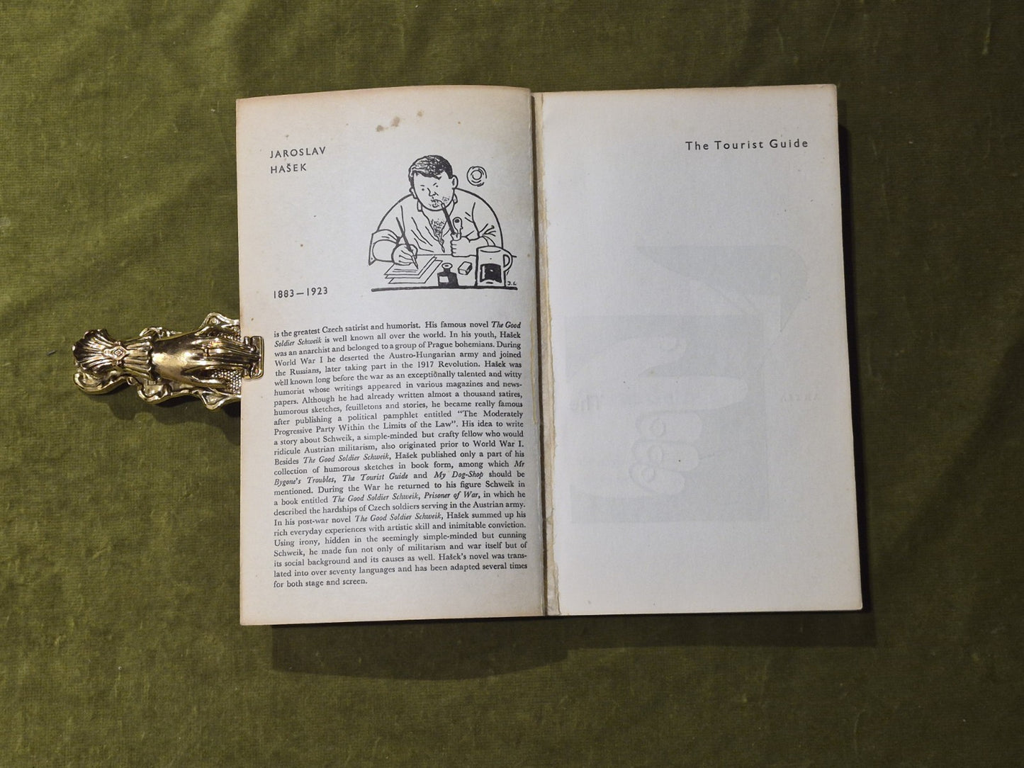 JAROSLAV HASEK: The Tourist Guide (26 Stories) | Artia Pocket Books3