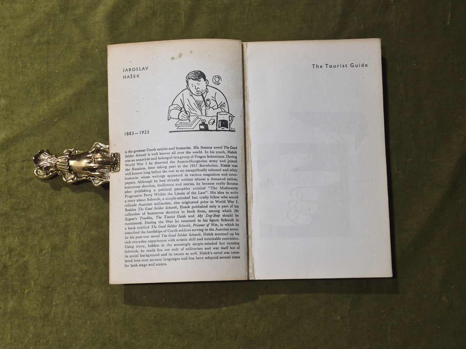 JAROSLAV HASEK: The Tourist Guide (26 Stories) | Artia Pocket Books3