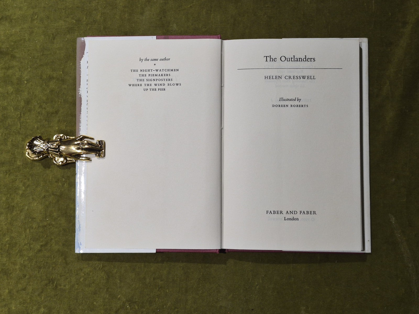 HELEN CRESSWELL - The Outlanders - Faber & Faber 2nd edition 1972 HB DJ3