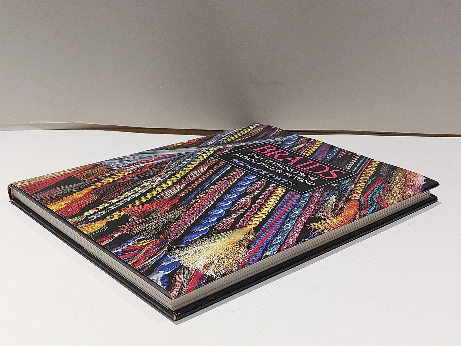 BRAIDS : 250 Patterns from Japan, Peru & Beyond By Roderick Owen 1995 SIGNED hb8