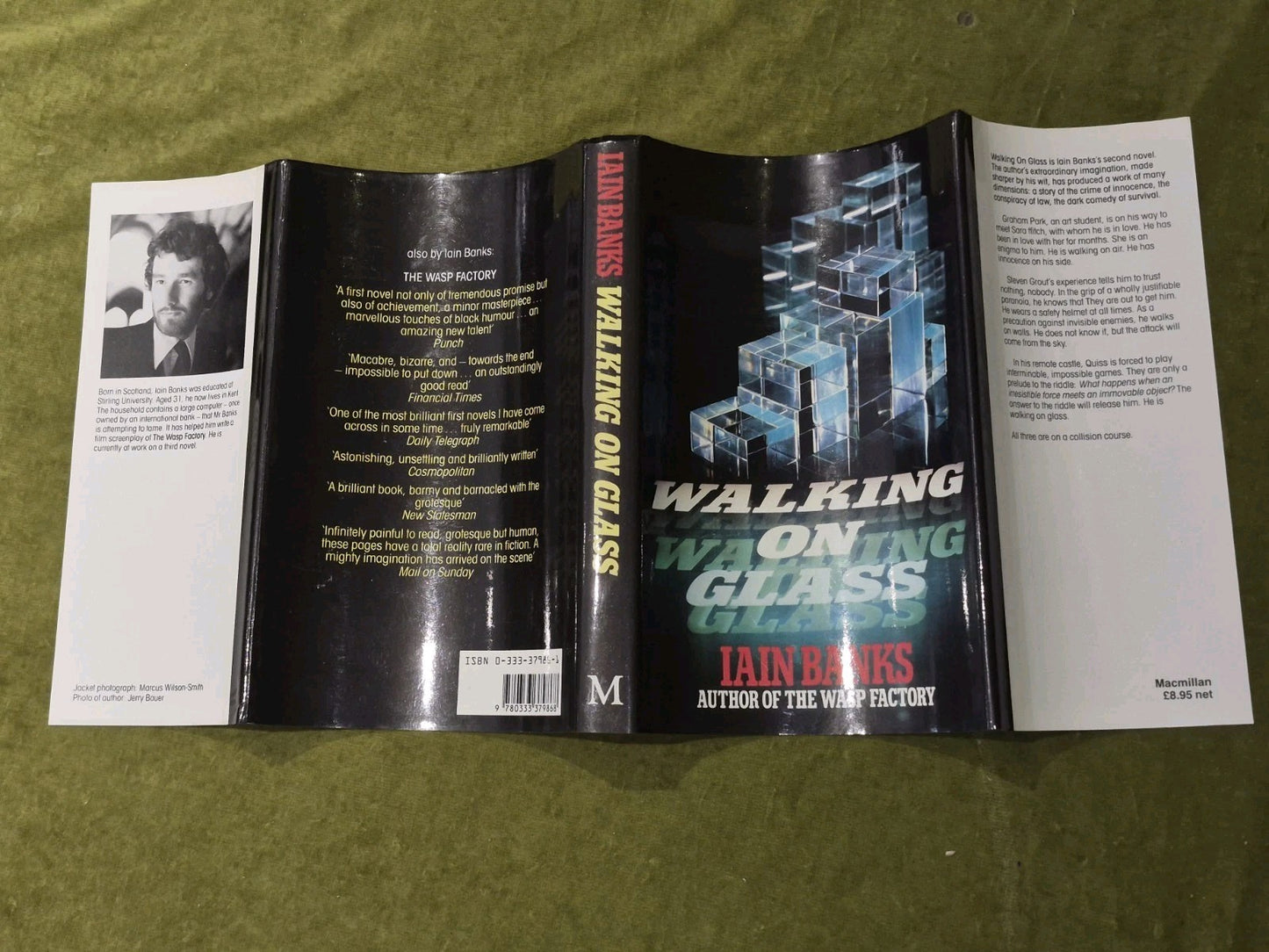 Iain Banks Walking on Glass True First 1985 in Original Jacket6