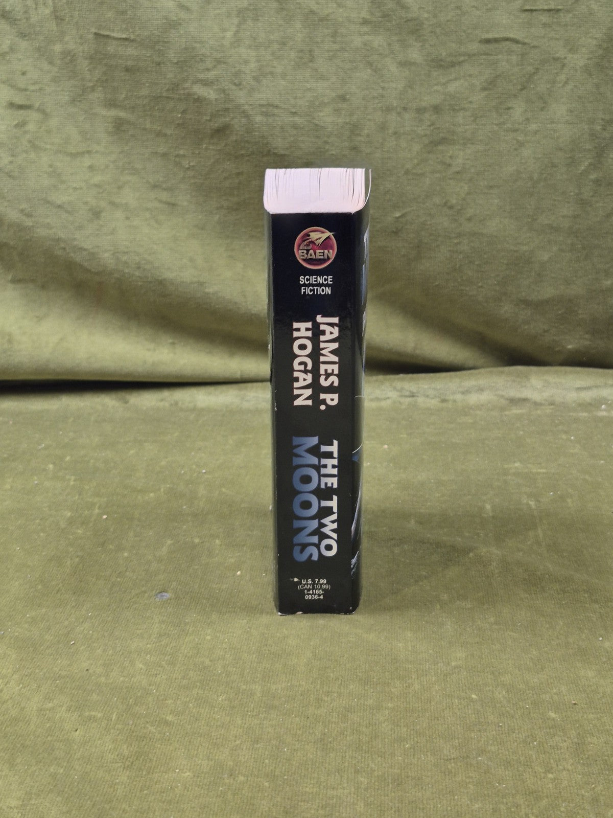 The Two Moons - James P. Hogan , Baen 2006 1st PB , Giants2