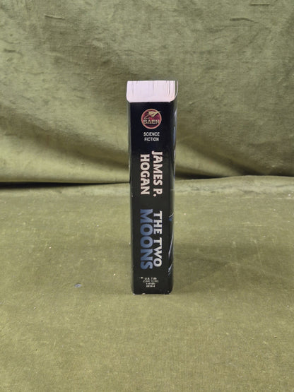 The Two Moons - James P. Hogan , Baen 2006 1st PB , Giants2