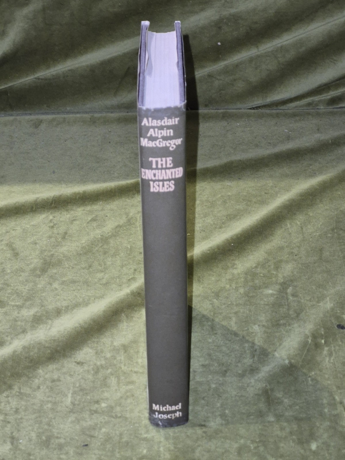 The Enchanted Isles: Hebridean Portraits & Memories 1967 1st Edition HB DJ2