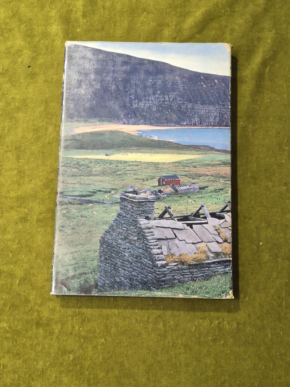 An Orkney Tapestry - George Mackay Brown - Victor Gollancz - 1969 HB DJ1