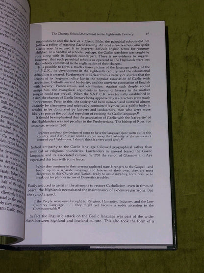 The Decline of the Celtic Languages by Victor Edward Durkacz [John Donald] 19836
