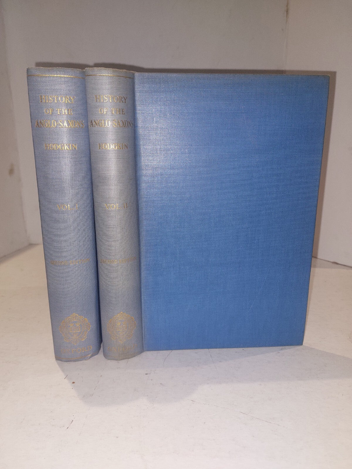 A History of the AngloSaxons (Volume I & II) R. H. Hodgkins 1939 Book0
