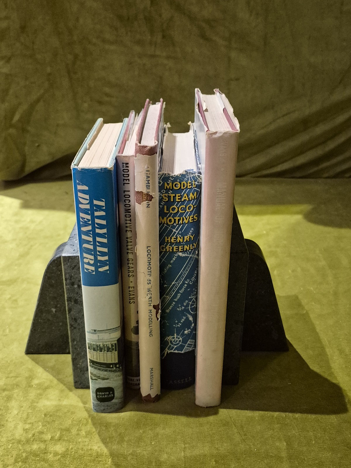 Set of 5 model train books2