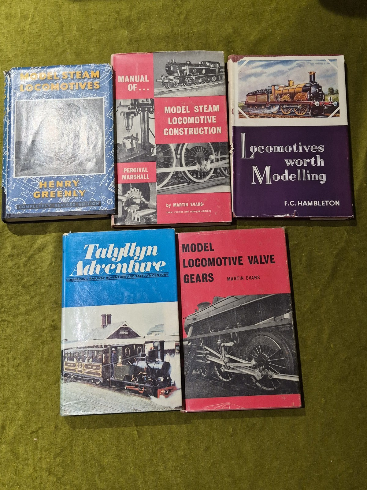 Set of 5 model train books0