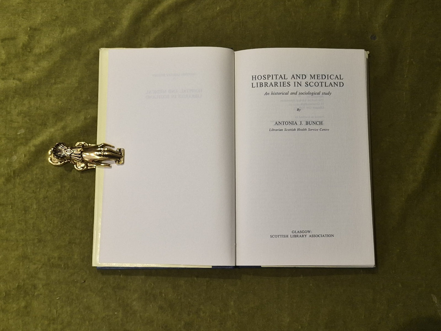 Hospital and Medical Libraries in Scotland - Antonia J Bunch 1975 1st ed HB-DJ4